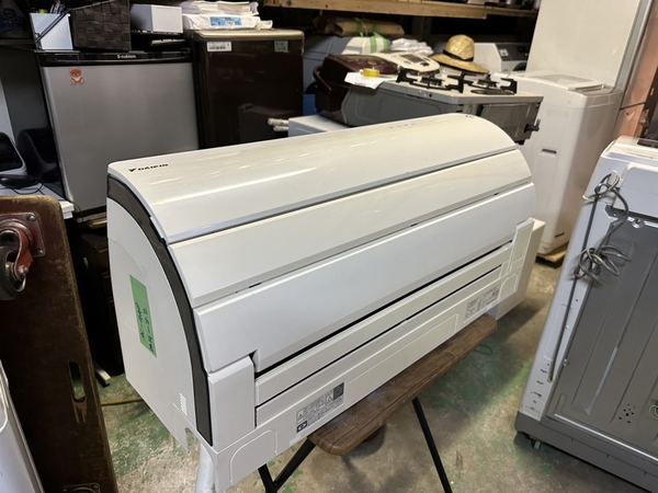 Điều hoà 440 DAIKIN 2014 2.2KW 100V