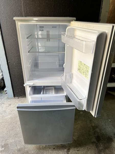 Tủ lạnh 103 - SHARP 137L 2018