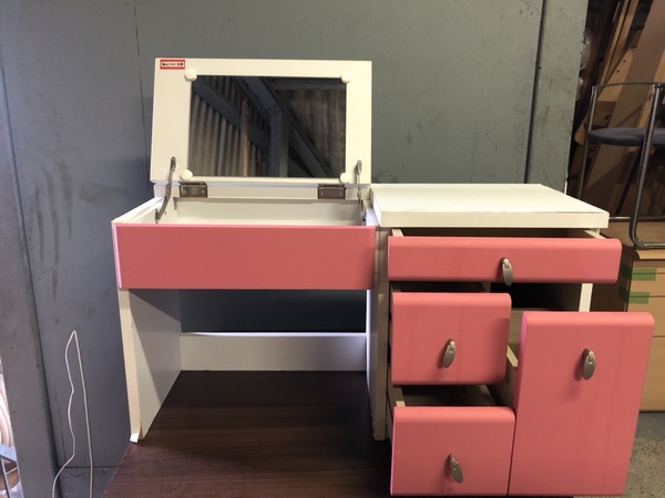 Bàn trang điểm 81