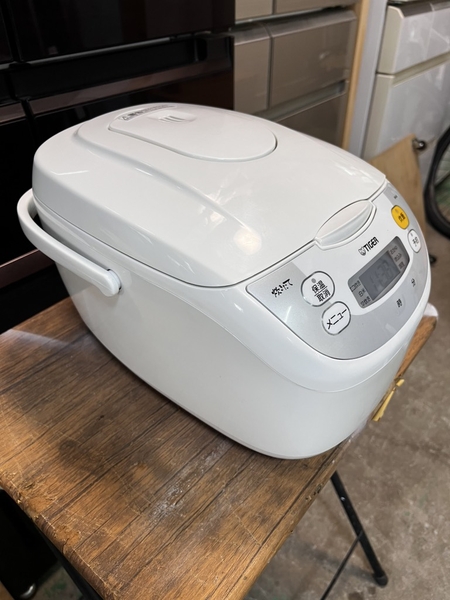 Nồi cơm PVN 1343 Tige 1.8L