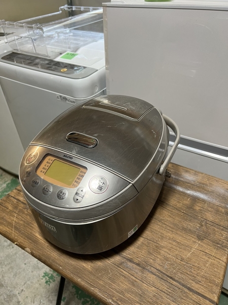 Nồi cơm 201 SANYO 1L