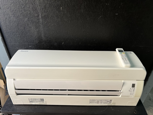 Điều hoà 220 - DAIKIN 2018 5.6kw 200V có soji tự động