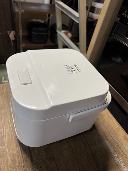 Nồi cơm PVN837 0.5L