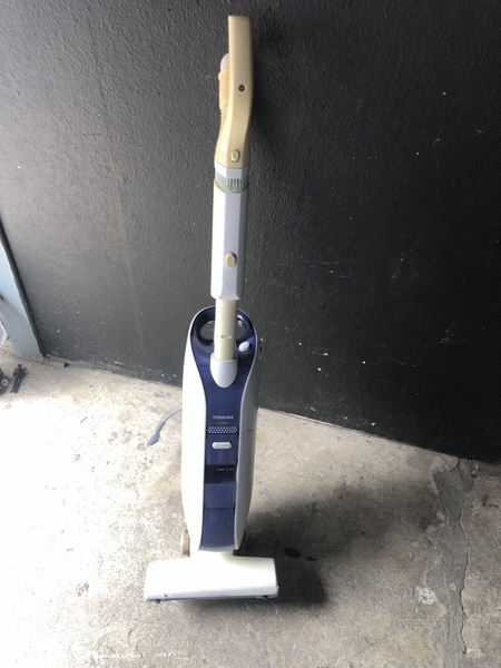 Máy hút bụi 37 - TOSHIBA