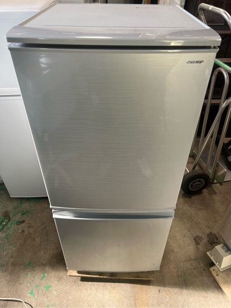 Tủ lạnh PVN1605 Shapr 137L 2018