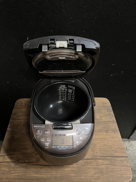 Nồi cơm 84 - HITACHI 1L