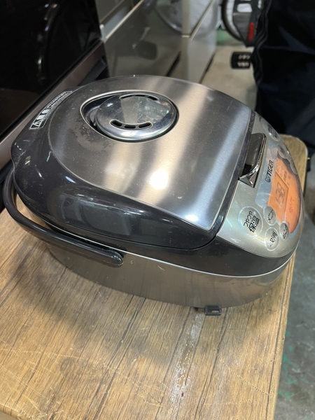 nồi cơm PVN1172 Tiger 0.5L