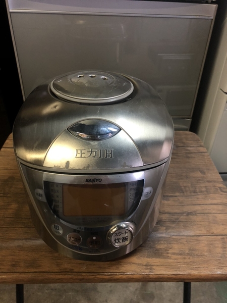 Nồi cơm điện SANYO 1L