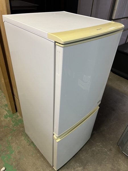 Tủ lạnh PVN830 Sharp 137L 2015