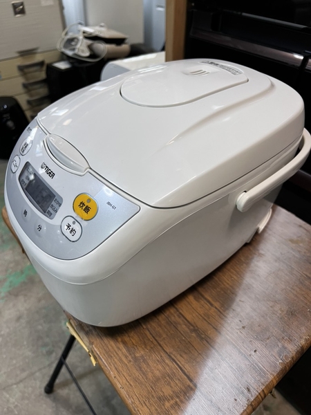 Nồi cơm PVN 1343 Tige 1.8L