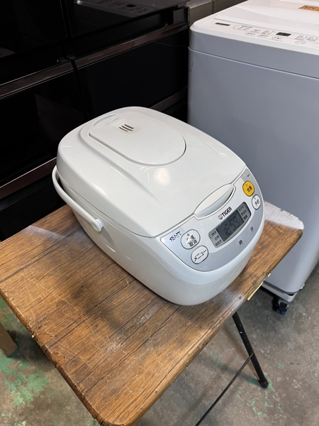 nồi cơm PVN1381 TIGER 1.0L