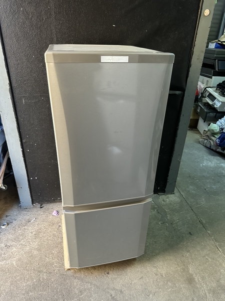 Tủ lạnh 239 - MITSUBISHI 2016 146L