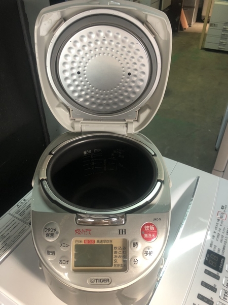 Nồi cơm TIGER 1L