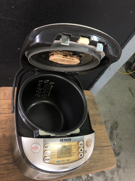 Nồi cơm ZOJIRUSHI 1.8L