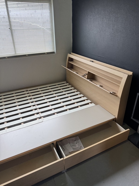Giường QUEEN 160x200 Có tủ đầu giường, ổ điện, đèn điện PVN1079
