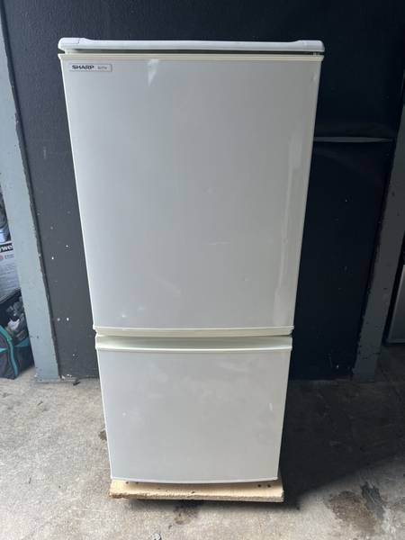 Tủ lạnh 245 SHARP 137L