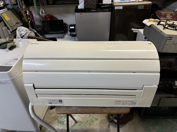 Điều hoà 440 DAIKIN 2014 2.2KW 100V