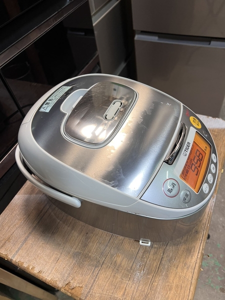 Nồi cơm PVN1502 Tiger 1.0L