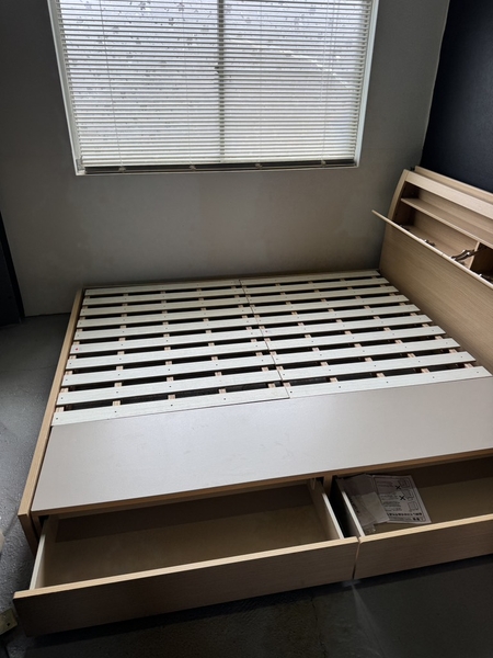 Giường QUEEN 160x200 Có tủ đầu giường, ổ điện, đèn điện PVN1079
