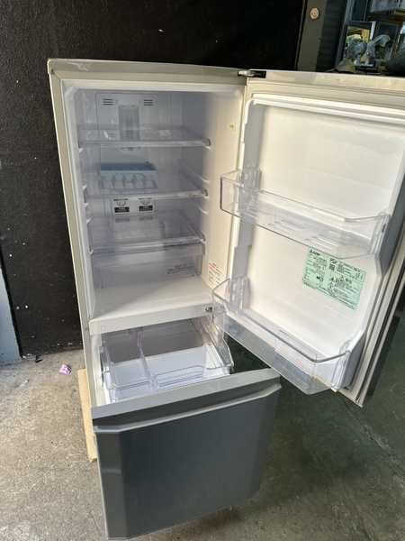 Tủ lạnh 239 - MITSUBISHI 2016 146L