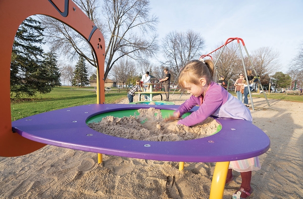 Khu vui chơi cát nước trường mầm non