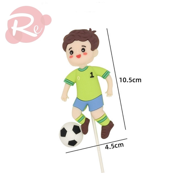 Bé trai đá bóng - M1