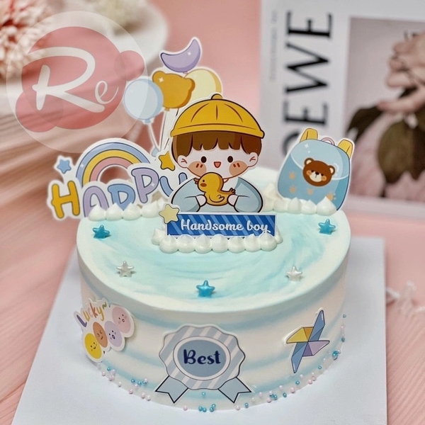 SCG Bé trai đội mũ vàng