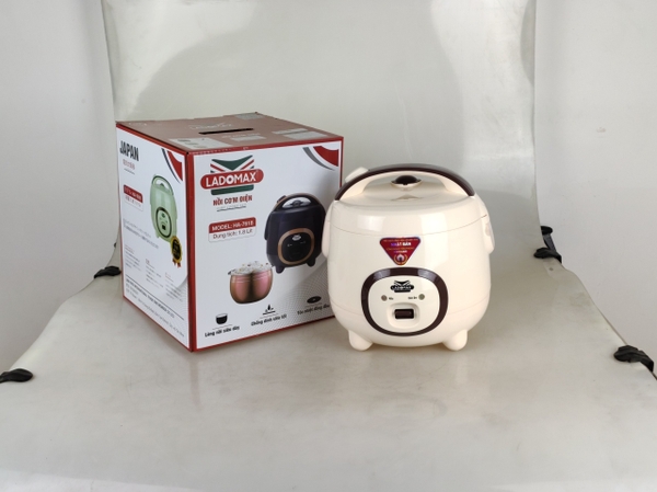 noi-com-dien-ladomax-1-8l-ha-7618-trang
