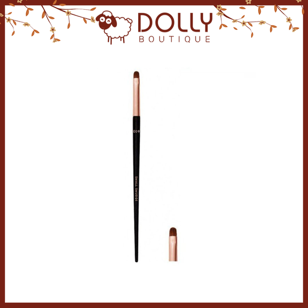 Cọ nhấn đuôi mắt nhỏ Vacosi Smudge Pro Brush E09, đầu cọ nhỏ gọn, lông mềm mịn, giúp tán màu mắt đều và tạo điểm nhấn sắc nét.