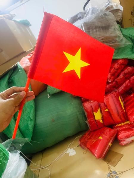 Cờ Tổ quốc cầm tay phục vụ lễ 2/9