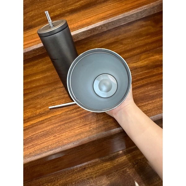 Cốc giữ nhiệt có nắp đậy kín và ống hút