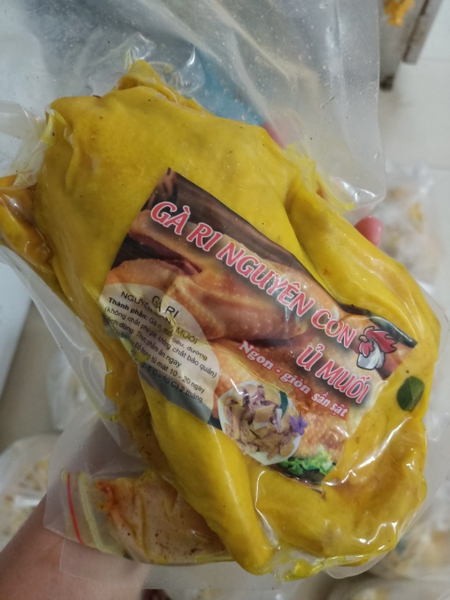 Gà Ri Ủ Muối Hoa Tiêu (Loại Nguyên Con)