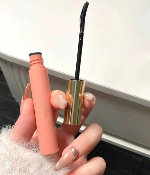 Mascara UKISS Giúp Định Hình Và Giữ Nếp Lâu
