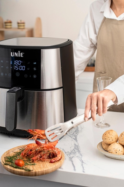 Nồi chiên không dầu UNIE UE-800 8L - 1800W