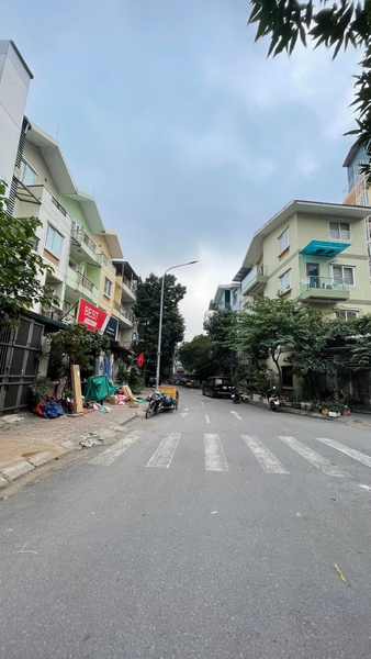 NHÀ PHÂN LÔ MỚI 4 TẦNG HỮU HƯNG - 94M² - VỈA HÈ RỘNG, Ô TÔ TRÁNH - CẠNH VINHOMES SMART CITY & AEON MALL - 18.8 TỶ