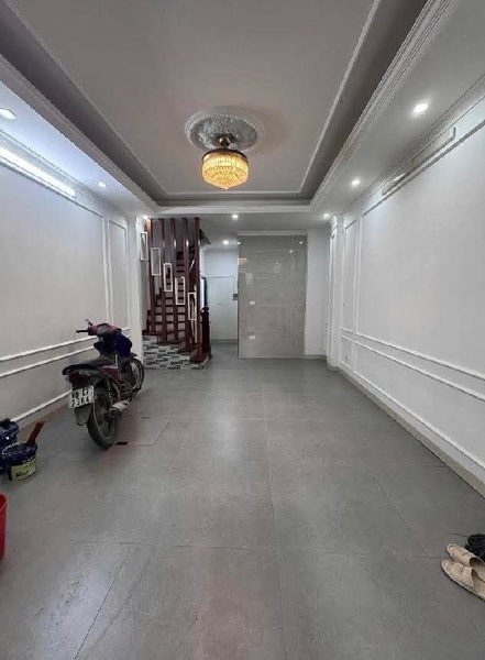 BÁN  NHÀ GẦN NHƯ MỚI - 40/45m - MT 4.1m - 7 TẦNG THANG MÁY - NỞ HẬU - NHÀ LÔ GÓC - OTO VÀO NHÀ - Ở VÀ KINH DOANH.