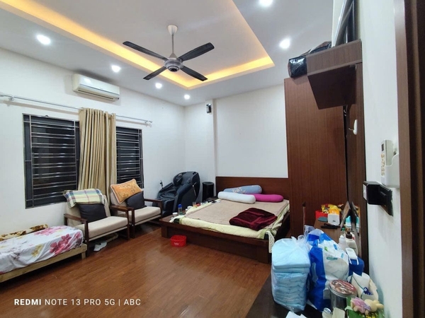 Bán Nhà Lô Góc Ngọc Khánh, Phường Ngọc Khánh, Ba Đình - 20m Ra Phố, Có Sân Để Xe Riêng