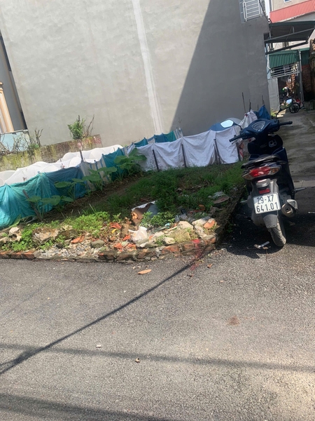 ĐẤT LÔ GÓC HAI MẶT TIỀN 43M² - THÔN ĐÔNG SƠN, THỊ TRẤN CHÚC SƠN - NGÕ THÔNG Ô TÔ VÀO NHÀ - GIÁ 3.6 TỶ