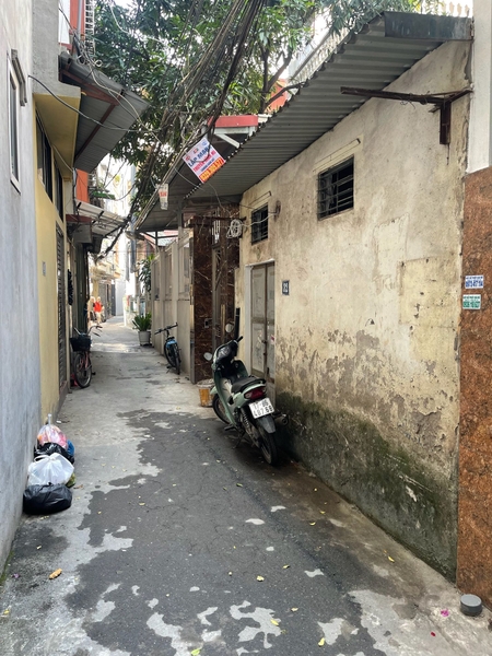 BÁN ĐẤT TẶNG NHÀ - HAI MẶT NGÕ TRƯỚC SAU – TÁCH THỬA NGON LÀNH - XÂY NHÀ TRỌ KINH DOANH CHO THUÊ