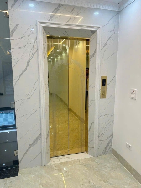 NHÀ MỚI 6 TẦNG THANG MÁY TRẦN THÁI TÔNG - PHƯỜNG DỊCH VỌNG HẬU - SÁT Ô TÔ TRÁNH - KINH DOANH - 16.6 TỶ