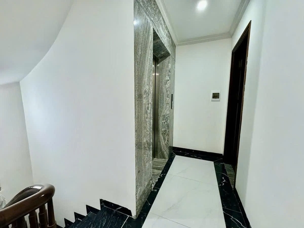 Bán nhà Phân Lô Cho Cán Bộ 7 tầng Hồ tùng mậu