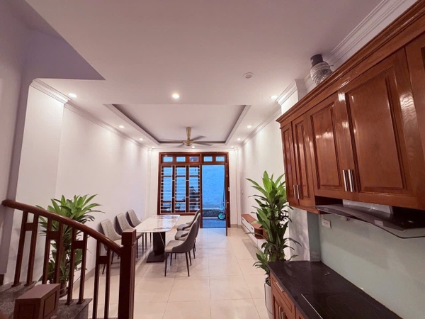 BÁN NHÀ NGỌC TRÌ - THẠCH BÀN: VỊ TRÍ ĐẮC ĐỊA Ô TÔ ĐỖ CỬA - NHÀ MỚI 5 TẦNG KÍNH COONG - SÁT CHỢ & TRƯỜNG HỌC - GIÁ 6.5 TỶ