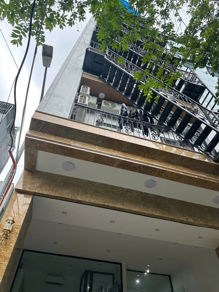 【TÒA NHÀ 10 TẦNG - 43 PHÒNG - DOANH THU 200TR/THÁNG - YÊN XÁ】- 65 TỶ