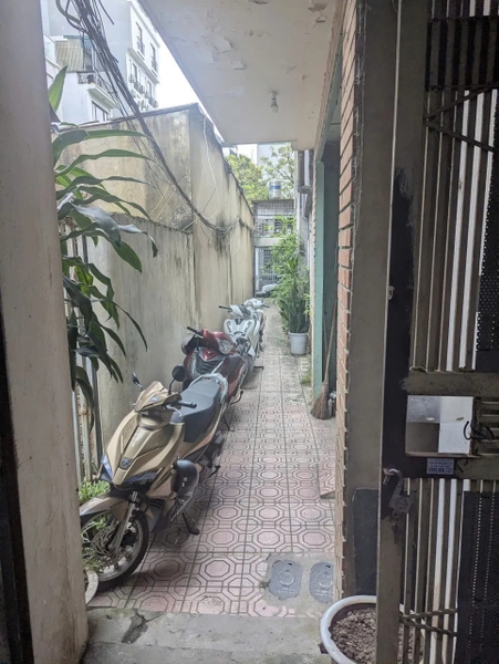 Bán Đất Nền 60m² - Ngõ 279 Đội Cấn - Tiềm Năng Mở Đường Ra Mặt Phố Sau Quy Hoạch - Giá 14.2 Tỷ