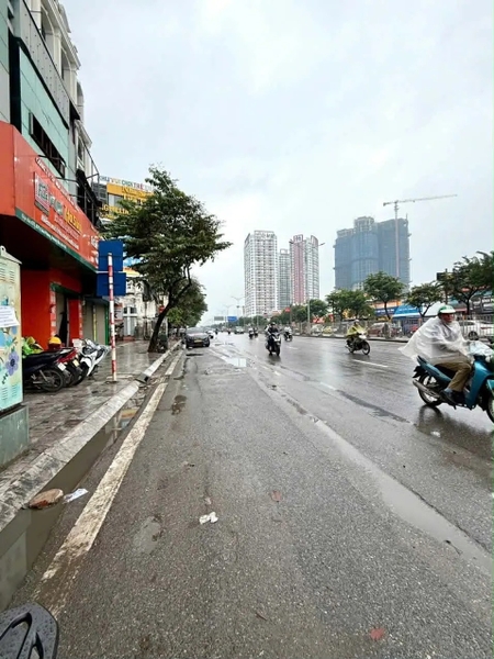 Bán Nhà Mặt Phố Giải Phóng - 196m² - Mặt Tiền 6m - Vị Trí Ngã Ba Vàng - Đang Cho Thuê Ổn Định - Tiềm Năng Tái Đầu Tư Cực Lớn - Giá 76 Tỷ