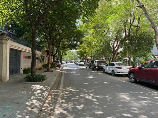 【BIỆT THỰ KINH DOANH QUY MÔ - KĐT MỄ TRÌ HẠ】- 181m² - 5 TẦNG THANG MÁY - ĐANG CHO THUÊ DÀI HẠN - 75 TỶ