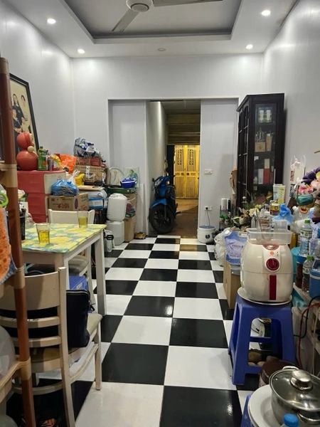 【NHÀ 4 TẦNG - NGÕ TÔN ĐỨC THẮNG, ĐỐNG ĐA】- 35m² - 2 PN - Cạnh Chợ - Tiện Ích Ngập Tràn - Giá 7 Tỷ