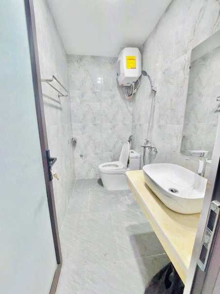 BÁN NHÀ MỚI 5 TẦNG - NGÕ Ô TÔ ĐỖ CỬA - THẠCH BÀN, LONG BIÊN - CÁCH PHỐ 10M - GIÁ 9.9 TỶ