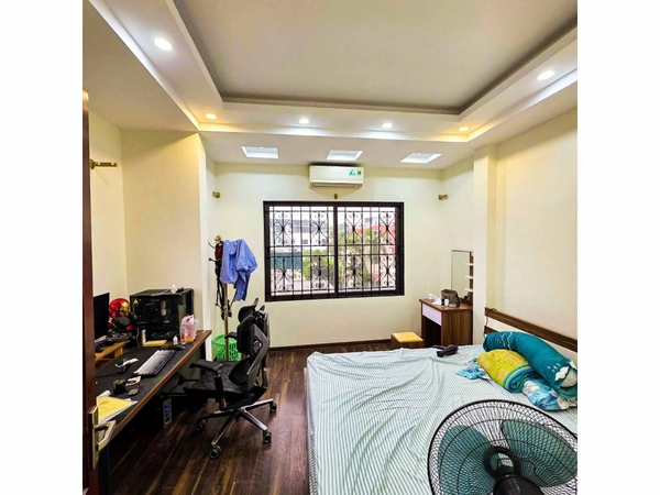 BÁN NHÀ BÁT KHỐI - LONG BIÊN: LÔ GÓC ĐẮC ĐỊA - GARA Ô TÔ TRONG NHÀ - SÁT MẶT PHỐ CỔ LINH - GIÁ 12.6 TỶ