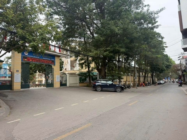 BÁN NHÀ HOA LÂM - VIỆT HƯNG: TÂM ĐIỂM TIỆN ÍCH - CÁCH Ô TÔ 20M - NHÀ MỚI 5 TẦNG FULL NỘI THẤT - GIÁ 7.5 TỶ